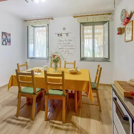 5 Bedroom Awesome Home In Lamporecchio *